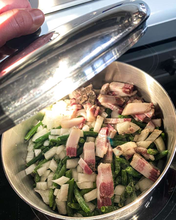 best green beans and bacon in a stock pot