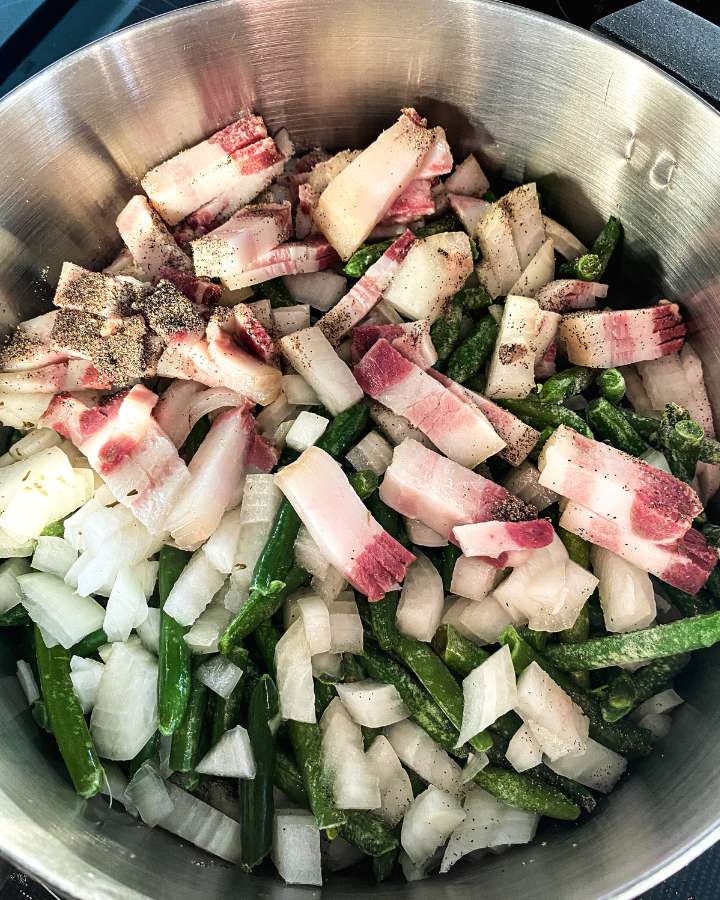 green beans, bacon, and onions in a stock pot